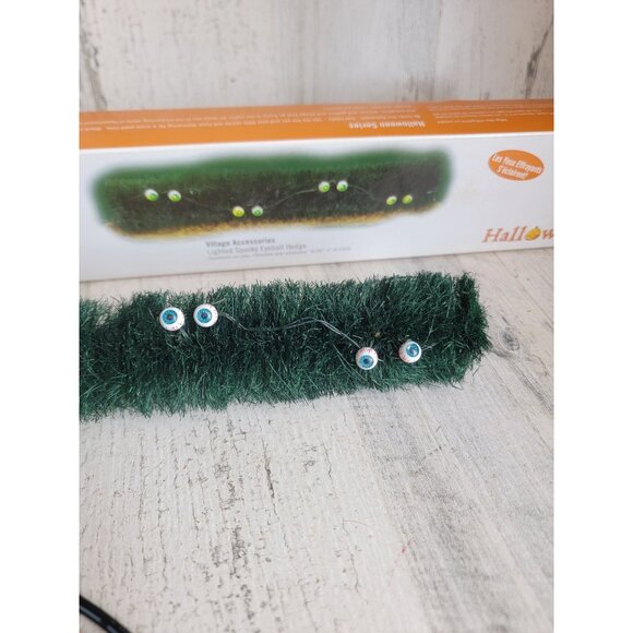 Dept 56 53211 Lighted Spooky Eyeball hedge Halloween Village - Picture 4 of 7
